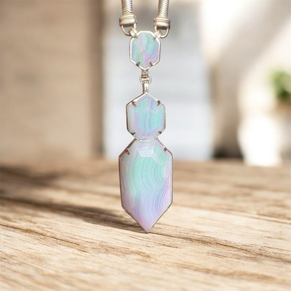 Kendra Scott Wyatt Necklace in Iridescent Blue Lace Agate
